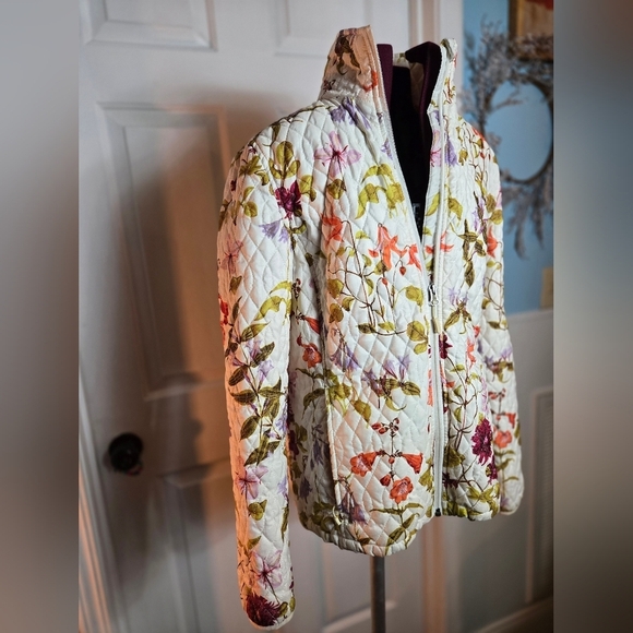 Lands End White & Floral Light Quilted Small Insulated Jacket - Picture 2 of 16